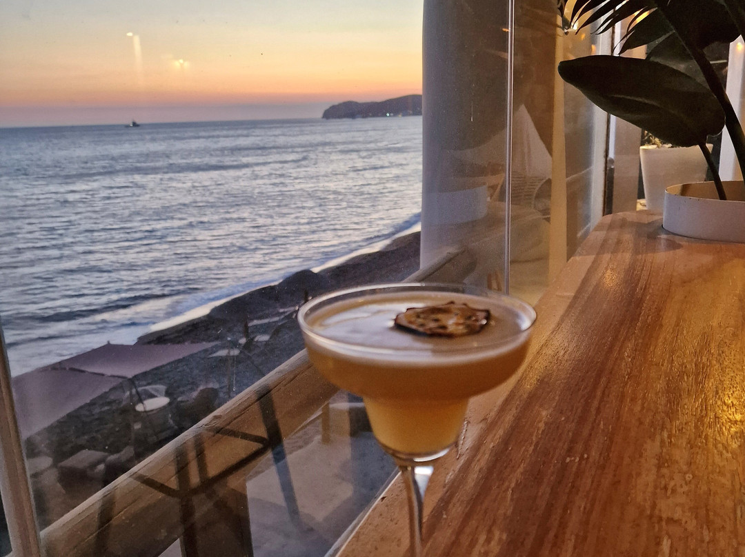 Eros Beach-佩里沃罗必去景点