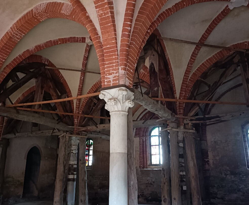 Abbazia di Santa Maria di Staffarda-Staffarda必去景点