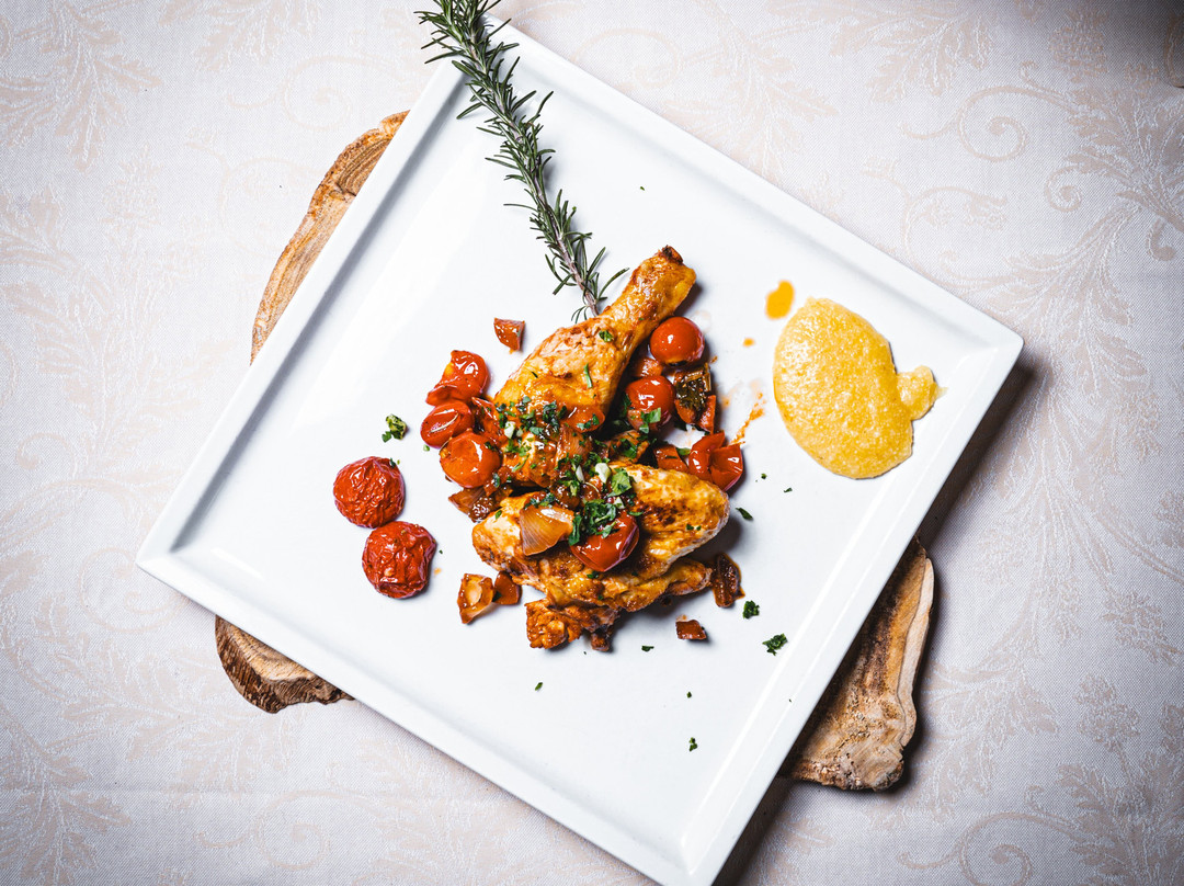 里玛奇那耶酒店主图