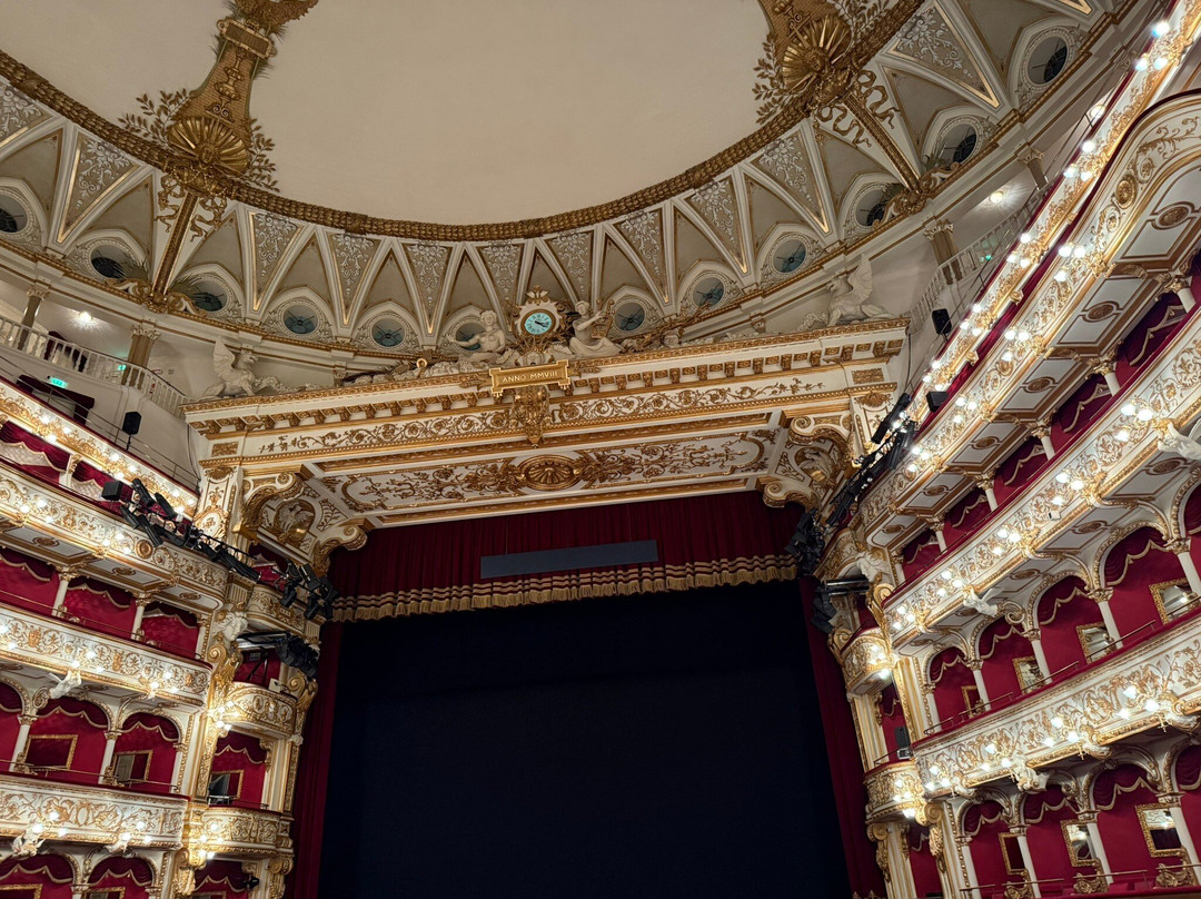 Teatro Petruzzelli-巴里必去景点