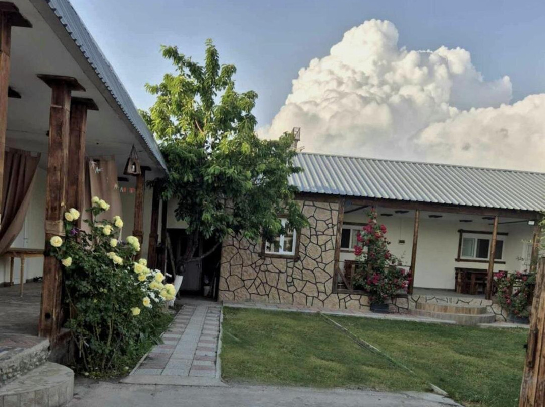 Shorzha Kangar Guesthouse