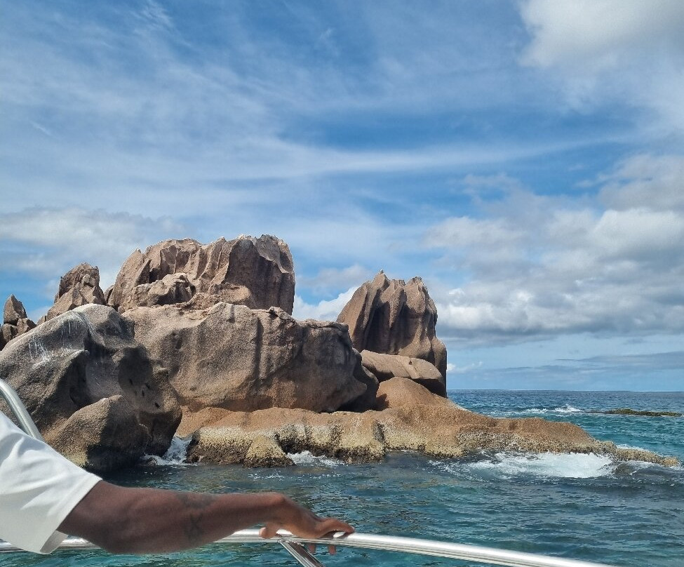 Loyalty Boat Charter-Baie Ste Anne必去景点