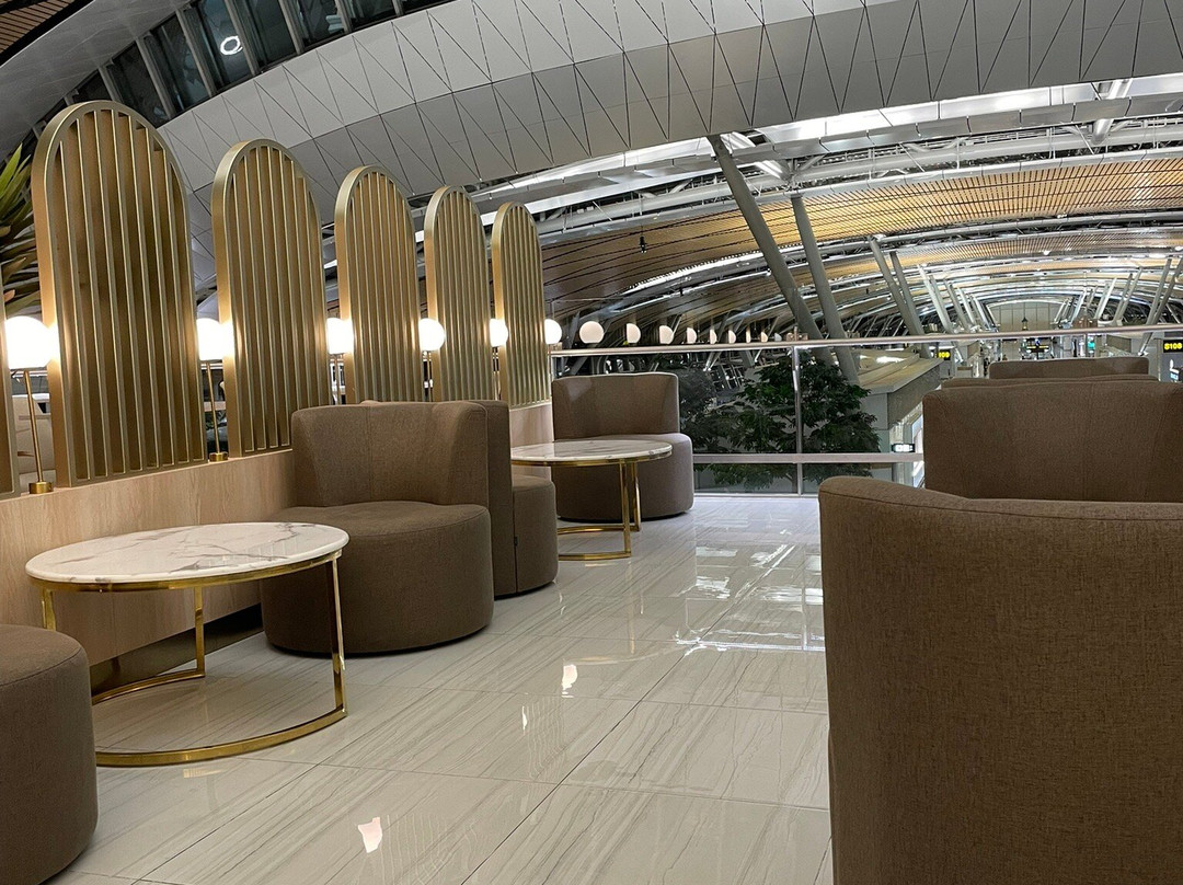 Miracle Lounge-Racha Thewa必去景点