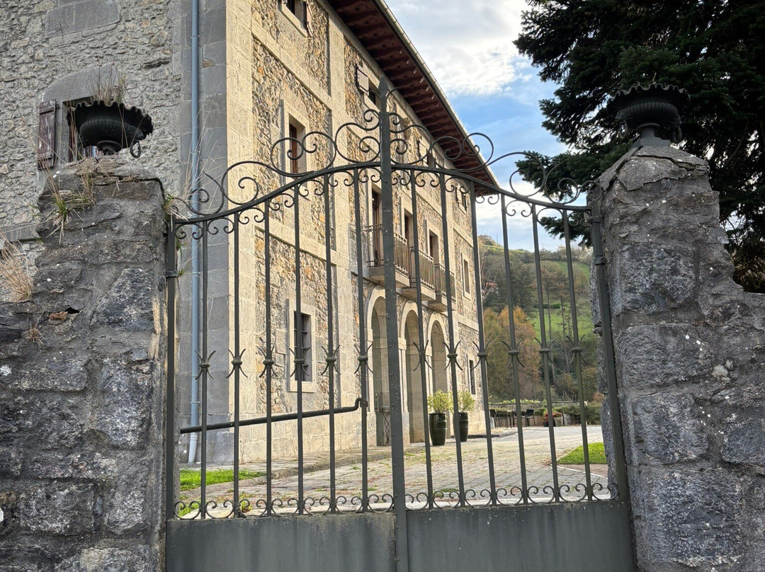 Iriarte Jauregia Hotel主图