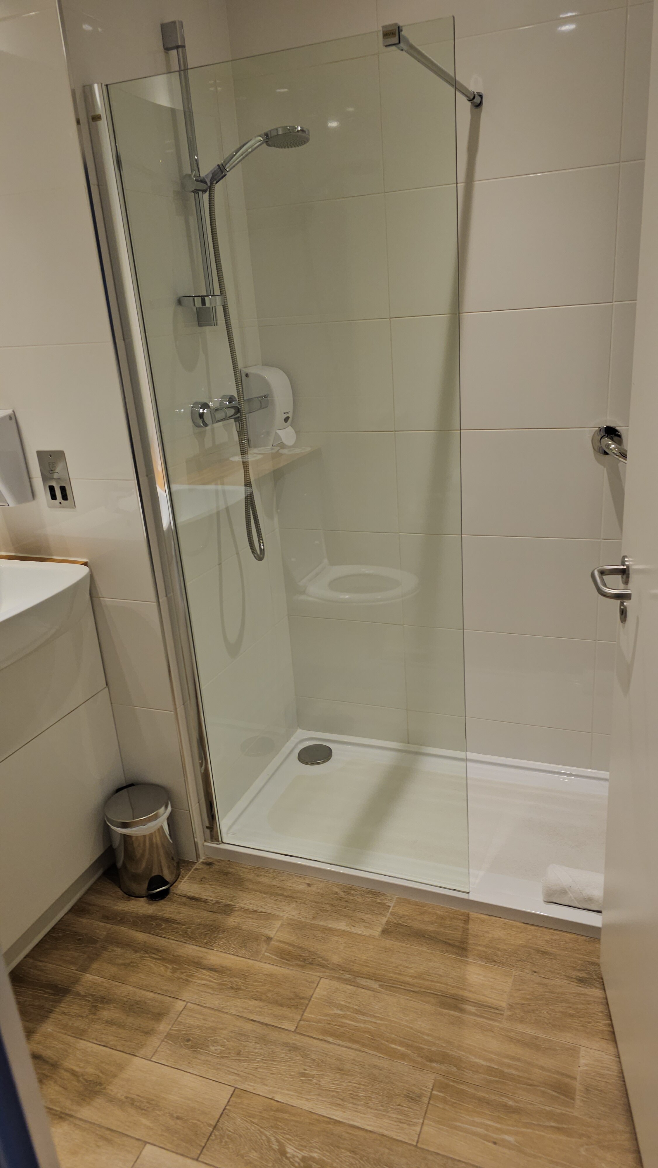 Travelodge Plus Galway-浴室