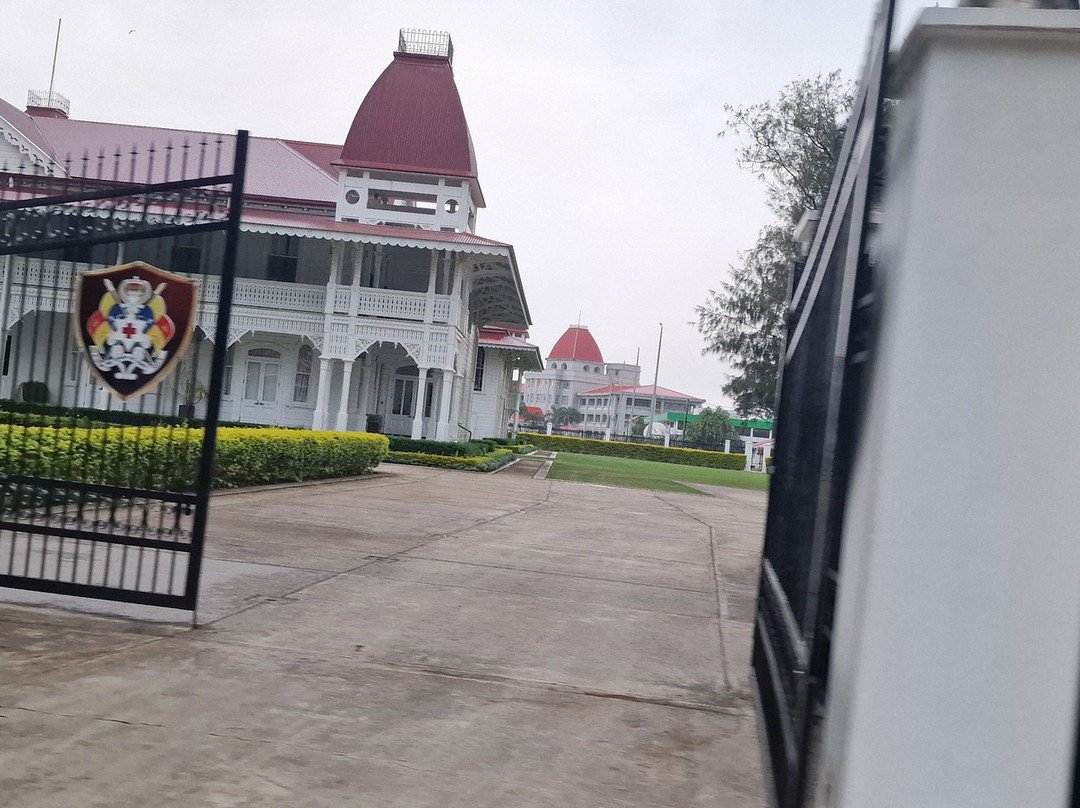 Royal Palace-努库阿洛法必去景点