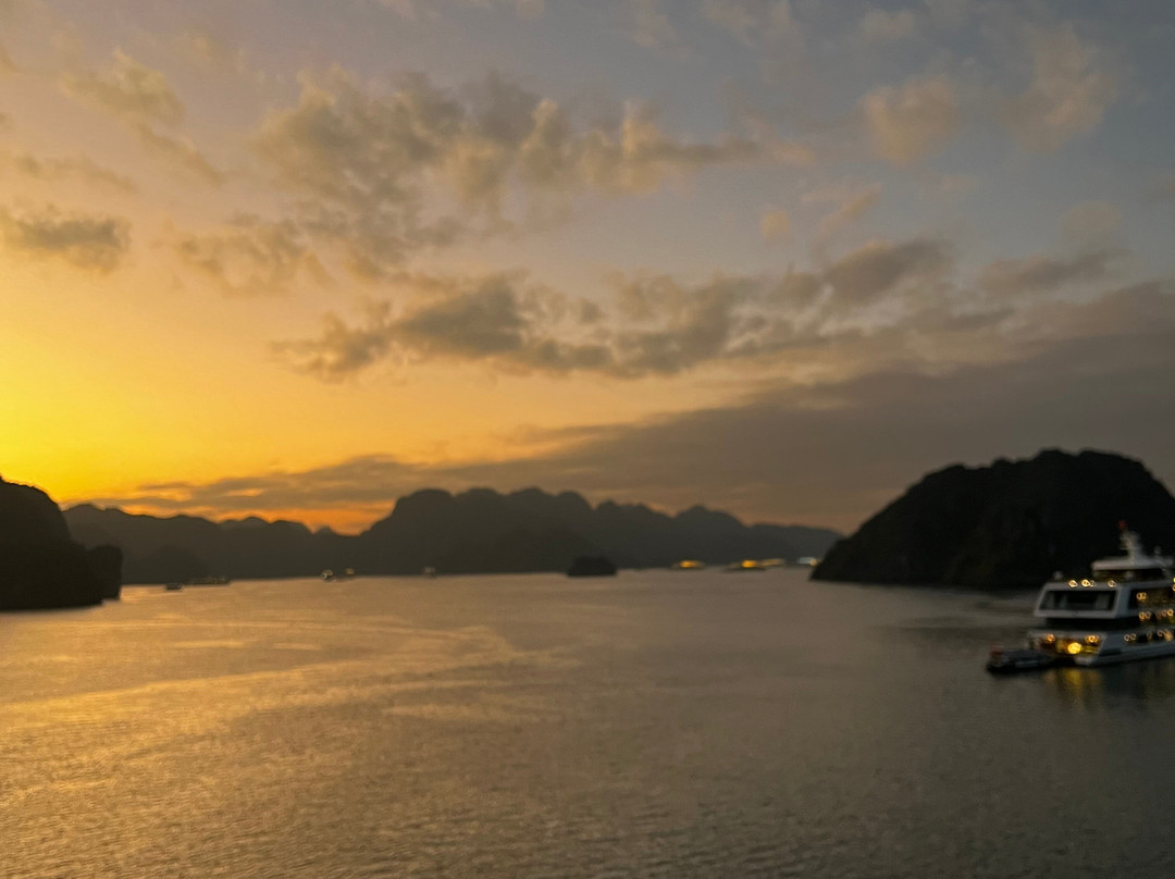 Elite of the Seas-下龙湾必去景点