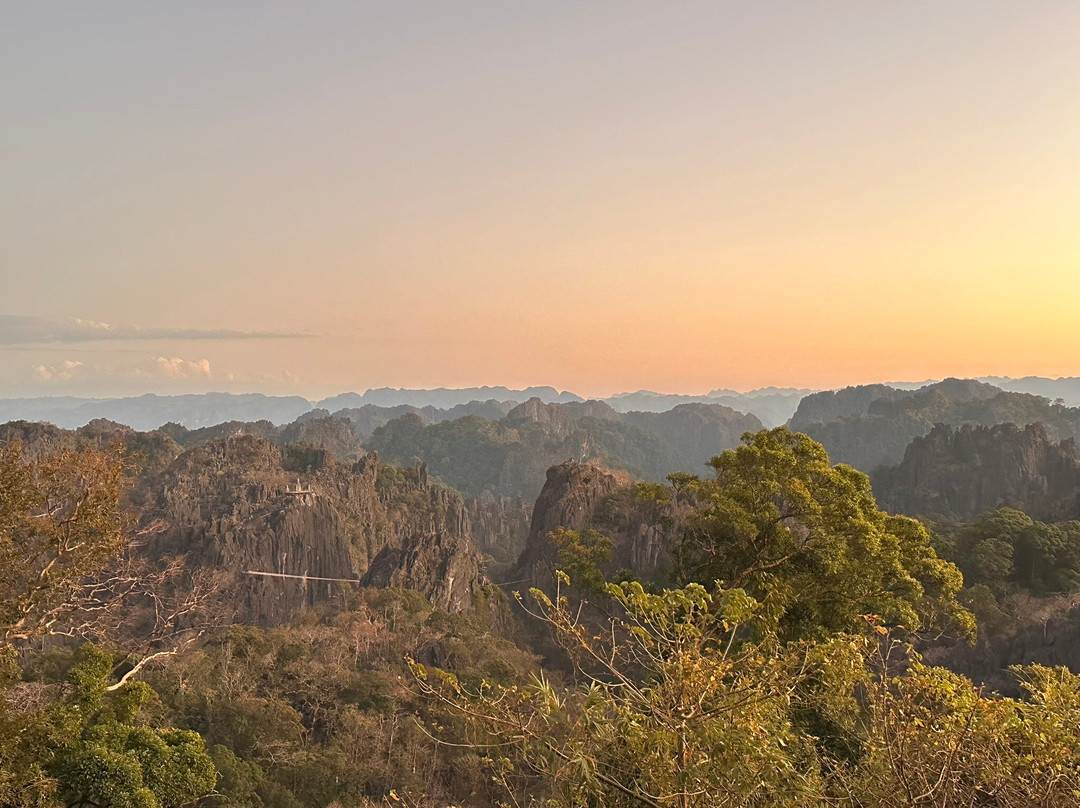 The Rock Viewpoint-Ban Khounkeo必去景点