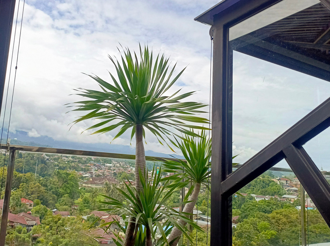 Roger's Hotel Manado主图