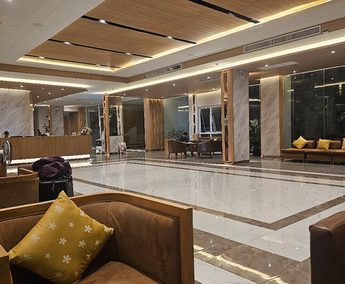 水晶宫酒店主图