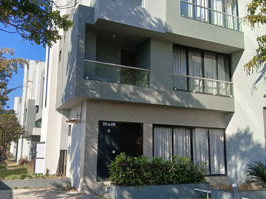 The Emerald Club主图