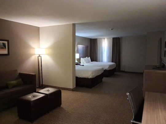 Comfort Inn & Suites主图