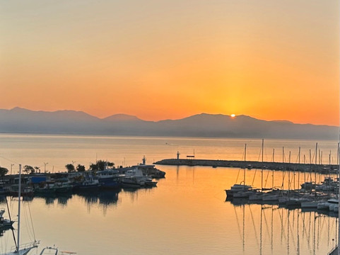 菲尼克码头酒店主图