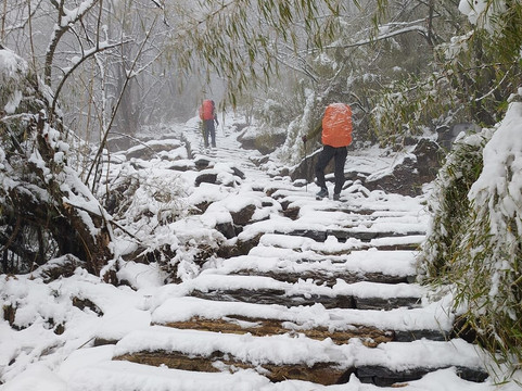 3 Sisters Adventure Trekking-博卡拉必去景点