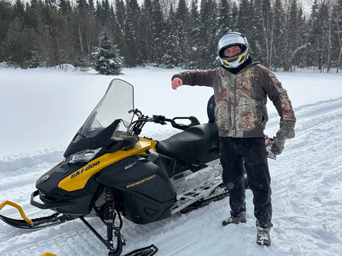 Farmhouse Snowmobiling and UTVs-普莱西德湖必去景点