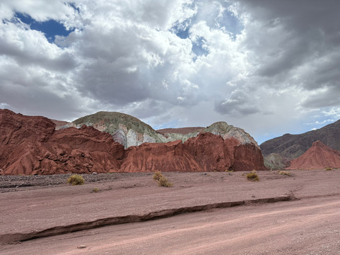 Valle Arcoiris-圣佩德罗-德阿塔卡马必去景点