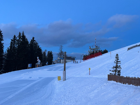 普拉奈霍夫餐厅酒店主图
