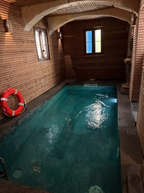 查柏尔 5 号套房酒店-官方