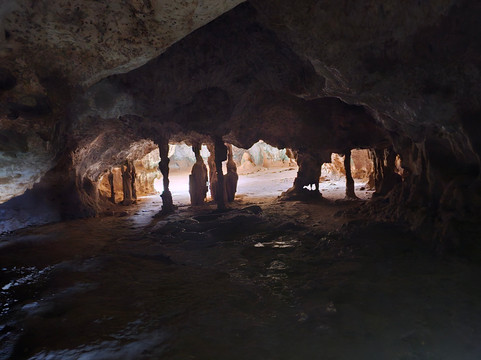 Quadirikiri Caves-Arikok National Park必去景点