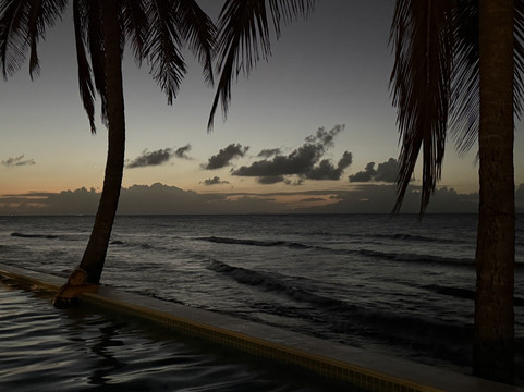布拉沃海滩酒店主图