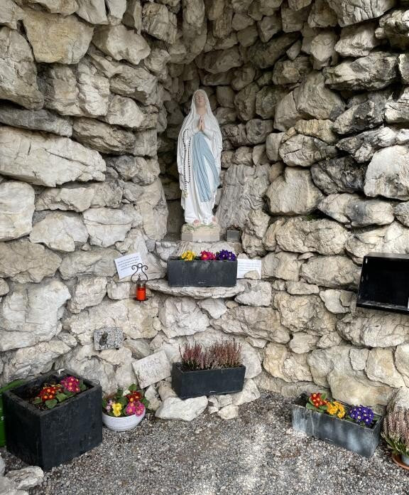 Grotte de la Vierge Marie-Val Terbi必去景点