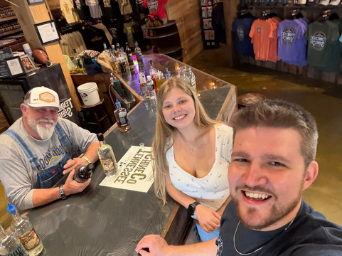 Tennessee Shine Co.-塞维尔维尔必去景点