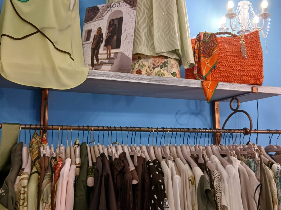 Esmeralda T Di Daniela Cerè Creazioni Moda-Marebello必去景点