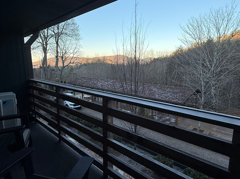 天际线旅馆主图