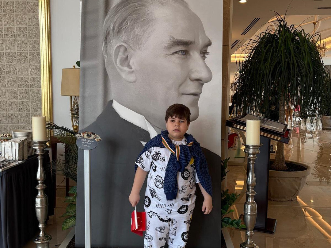 NG阿菲雍康体及会议酒店主图