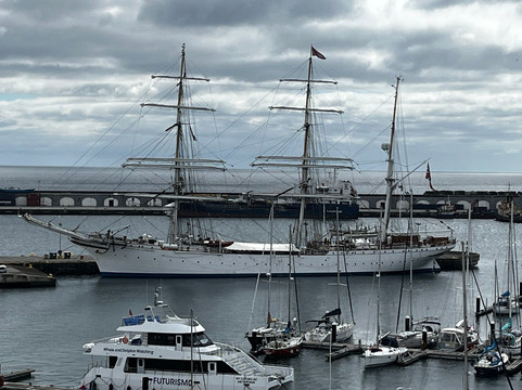 亚速尔盖佛塔酒店主图