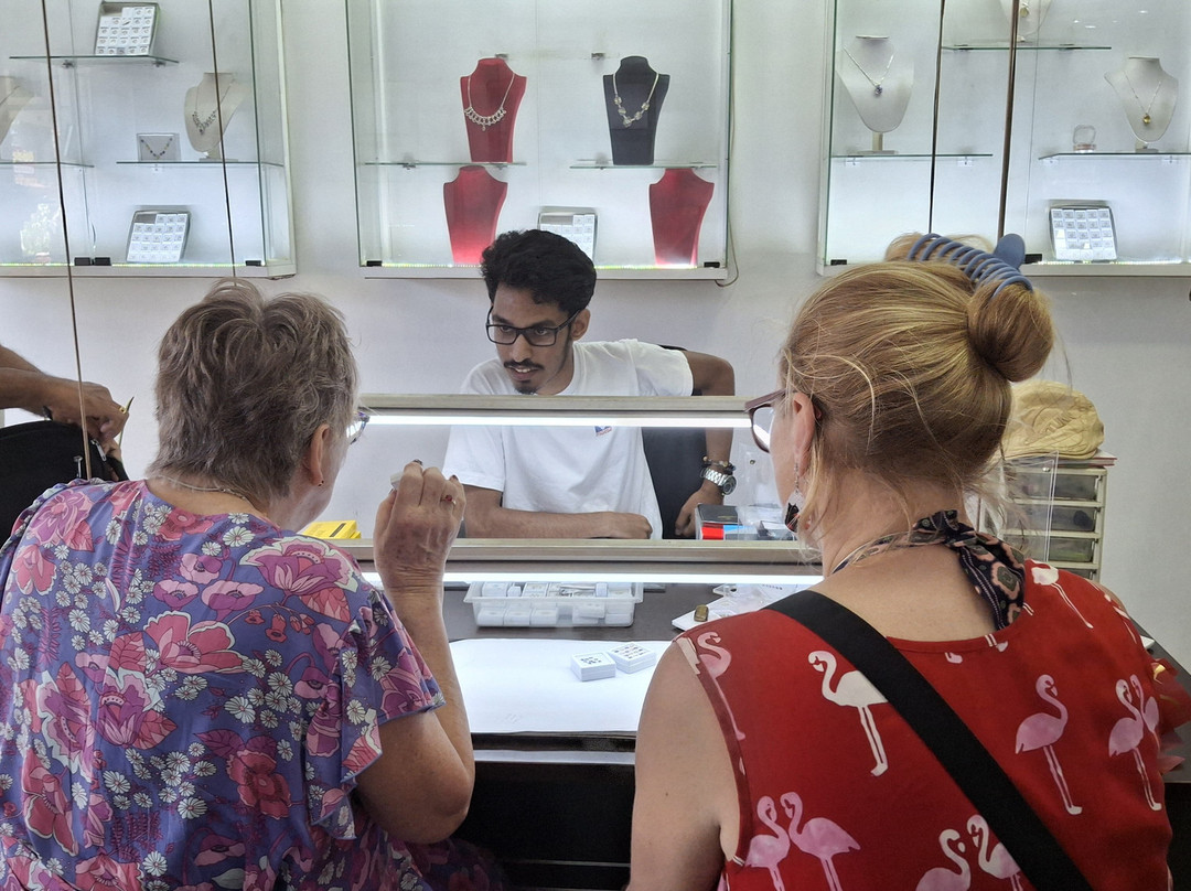 SW Gems And Jewellery-Pelmadulla必去景点