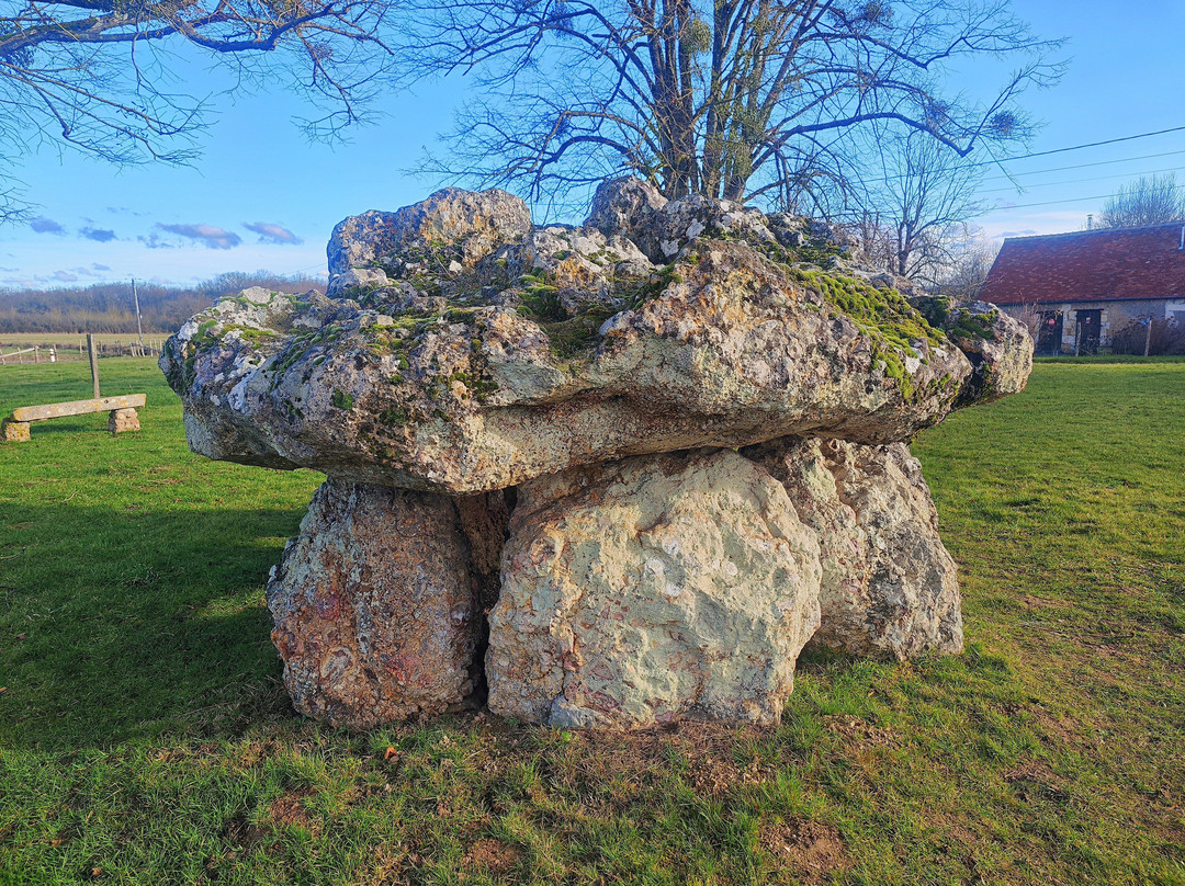Dolmen de Maupertuis-La Chartre-sur-le-Loir必去景点