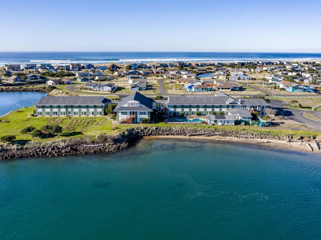 Waldport Bayfront Hotel & Restaurant