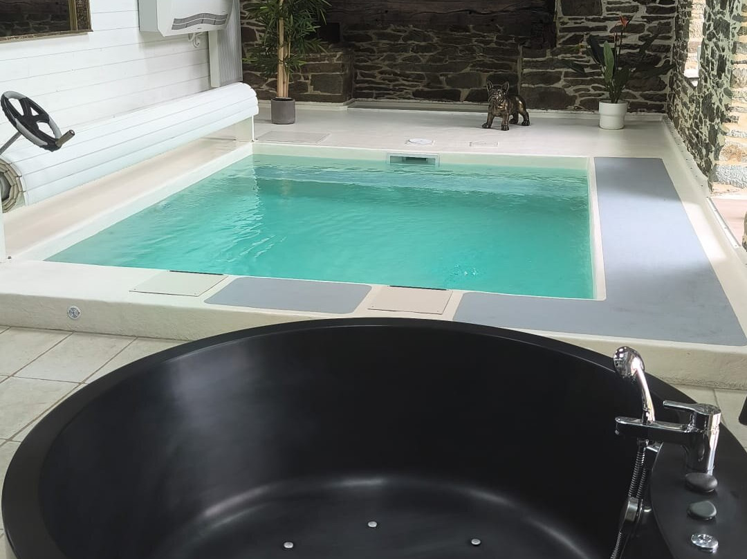 多麦尼德美罗斯酒店主图