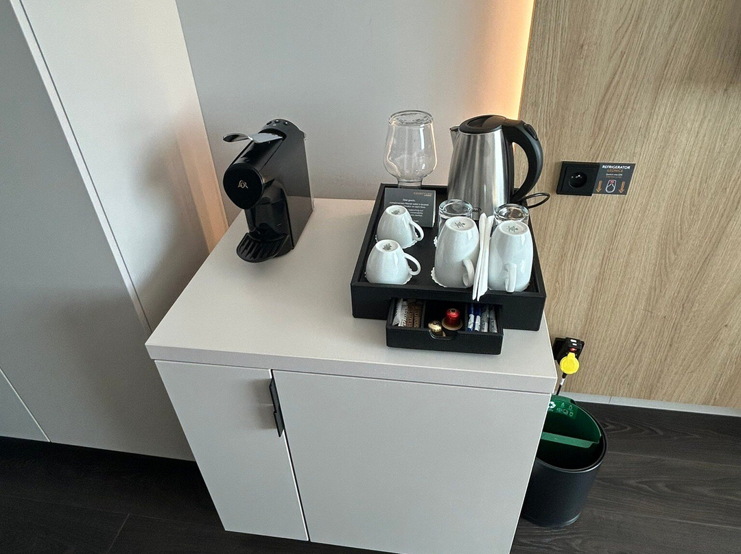 布拉格机场万怡酒店主图