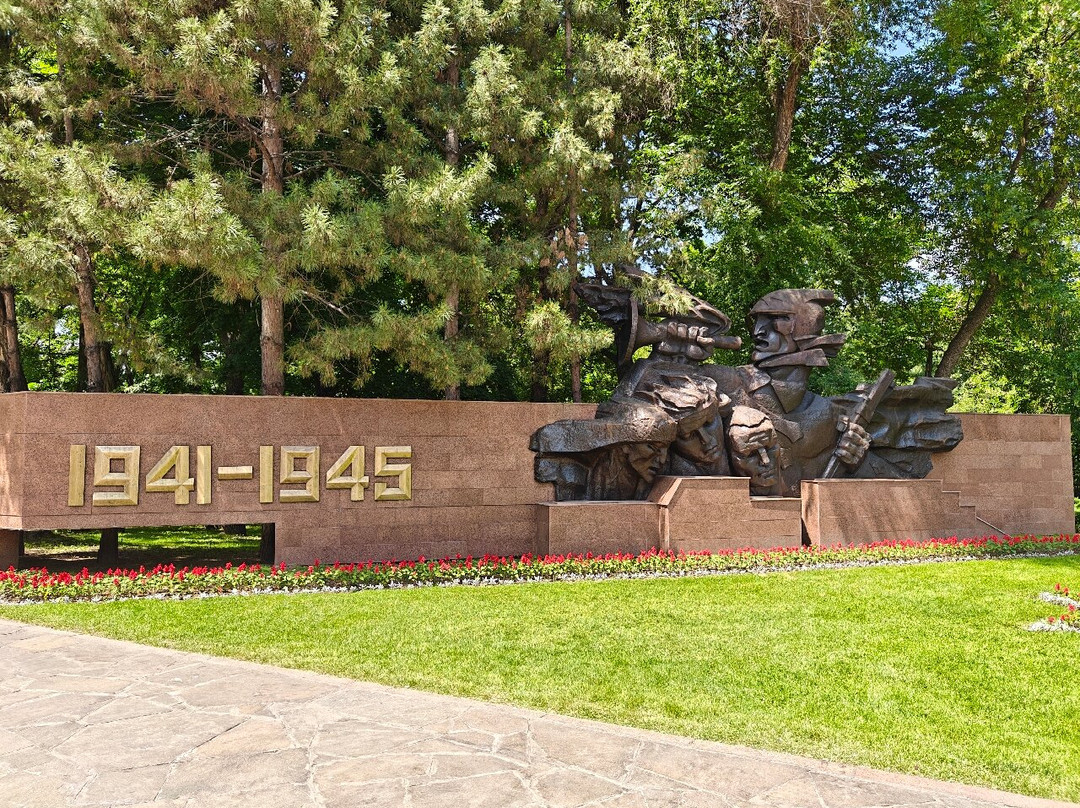 Park Named After Panfilov’s 28 Guardsmen-阿拉木图必去景点