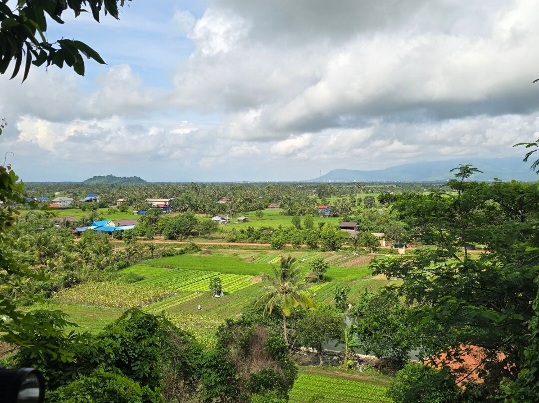 Phnom Chhngok Cave Temple-贡布必去景点