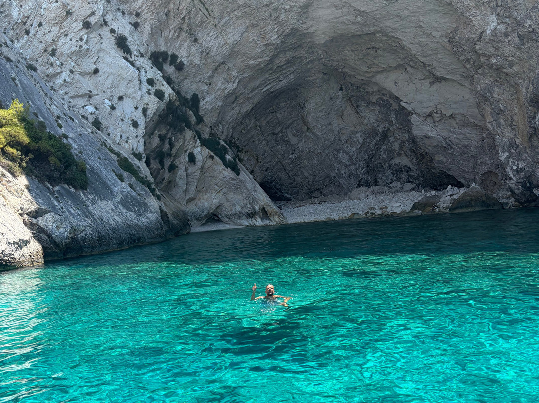 THE BLUE SEA MARIES-Porto Vromi必去景点