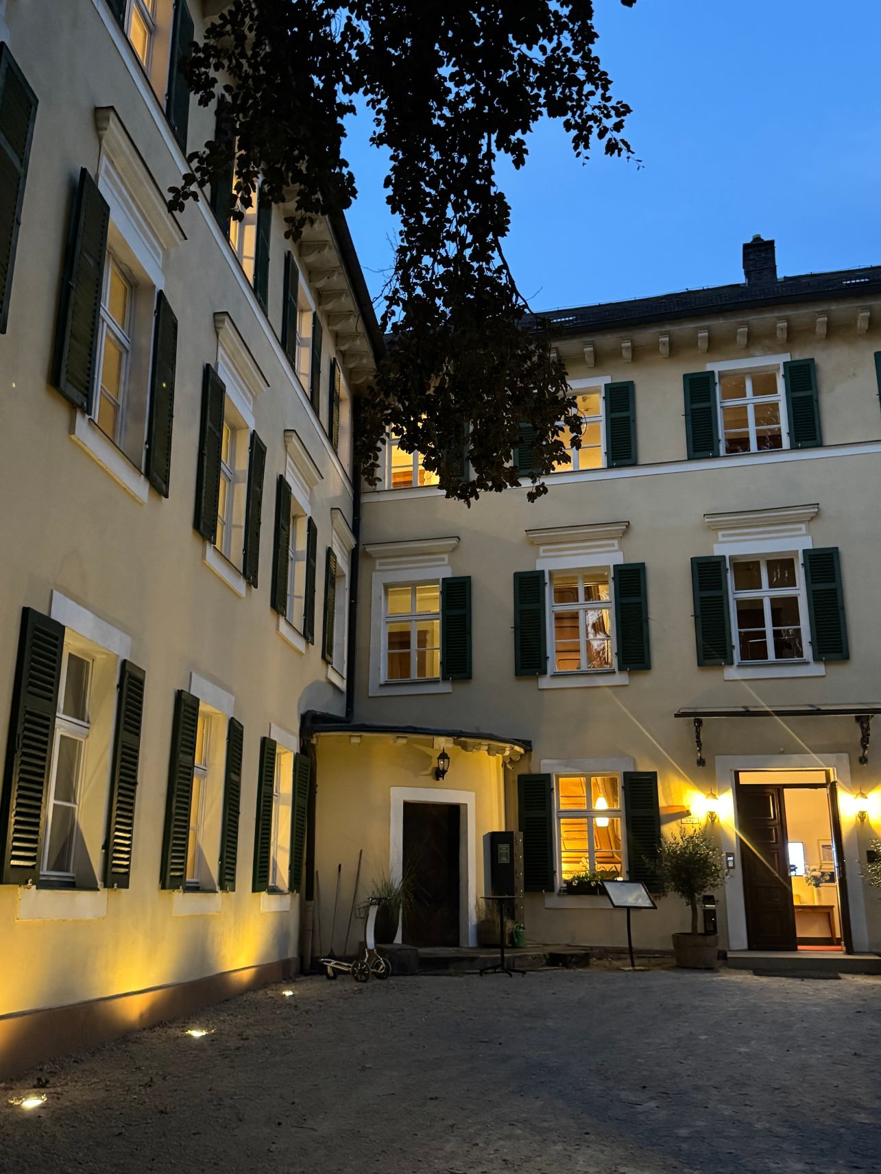 伯班克乐妮城堡酒店-旅行者