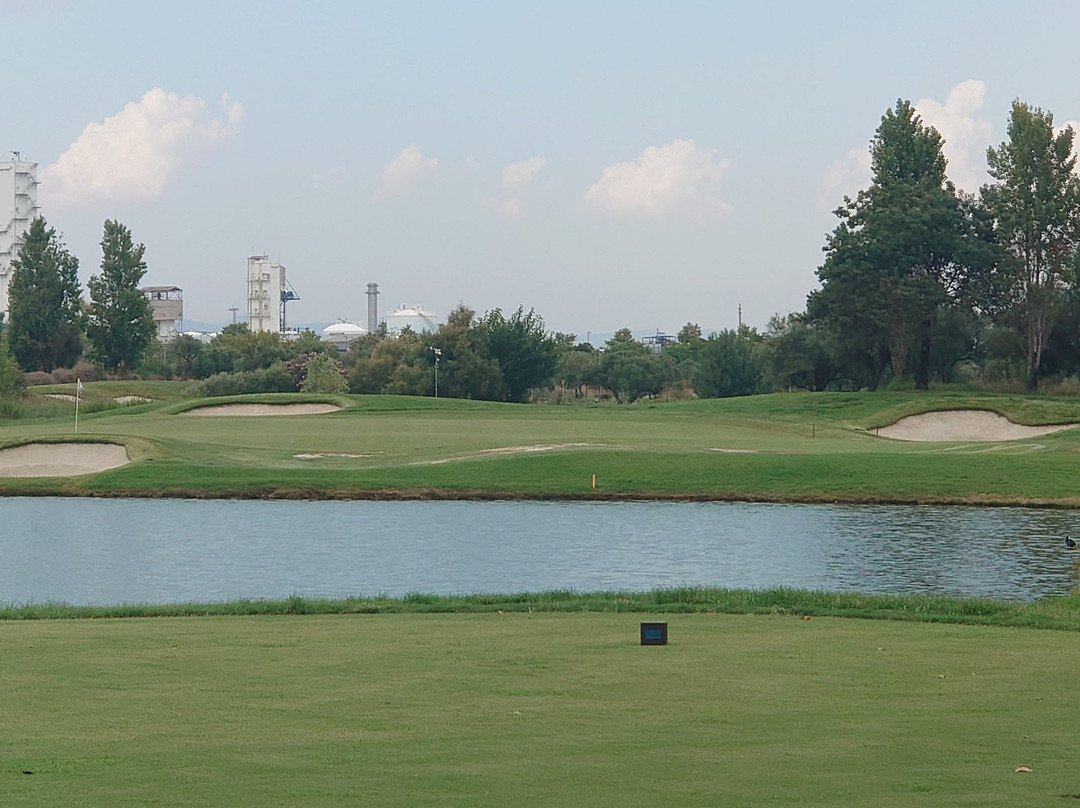 Infinitum Golf Hills-萨洛必去景点