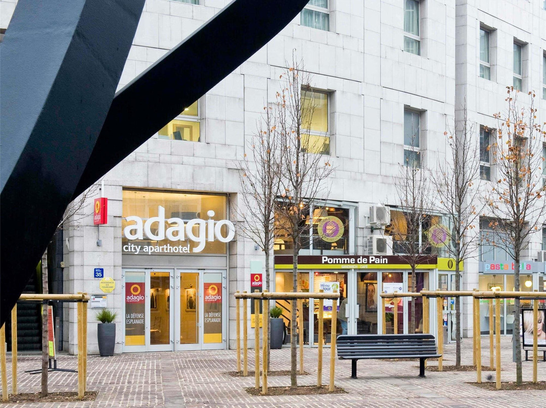阿德吉奥拉德芳斯广场酒店