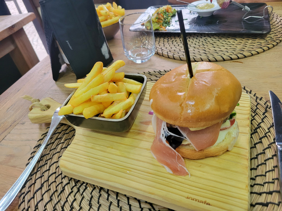 Manoels Restaurant and Bar