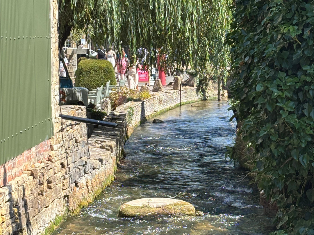 Lower Slaughter to Upper Slaughter walk-下斯劳特村必去景点