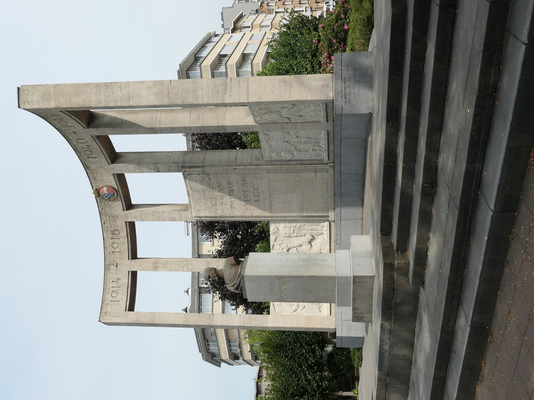 Mémorial Louis Schmidt-艾特贝克必去景点