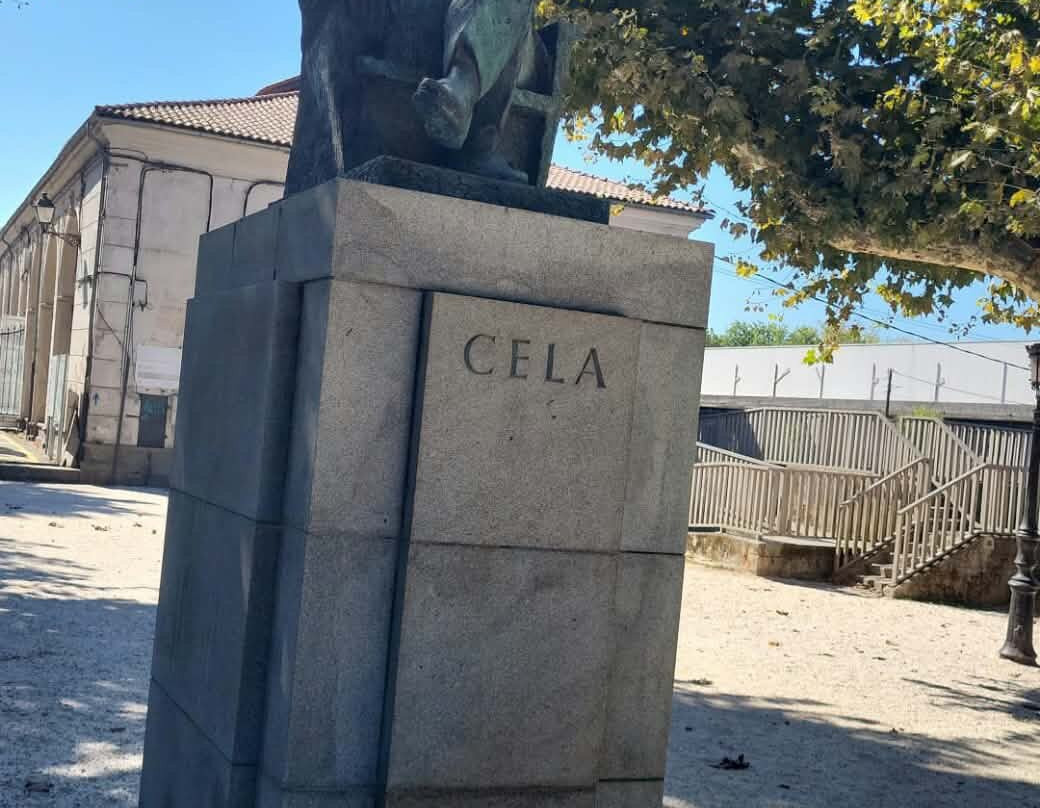 Monumento A Camilo José Cela-Padron必去景点