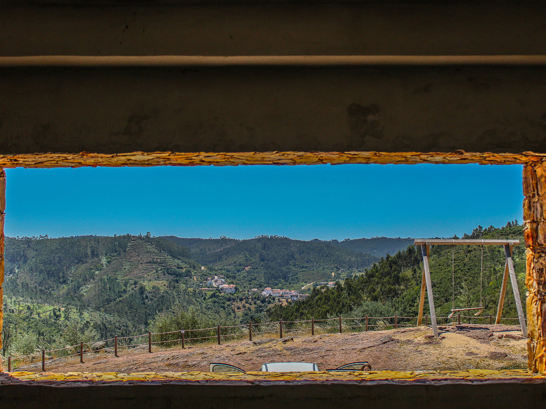 Penedo Furado-Vila de Rei必去景点
