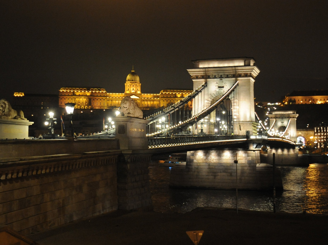 铁索桥（Szechenyi lanchid）-布达佩斯必去景点