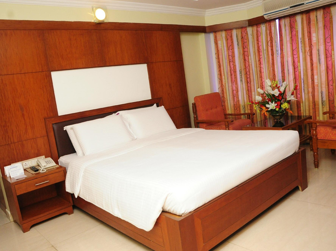 Hotel PLR Grand
