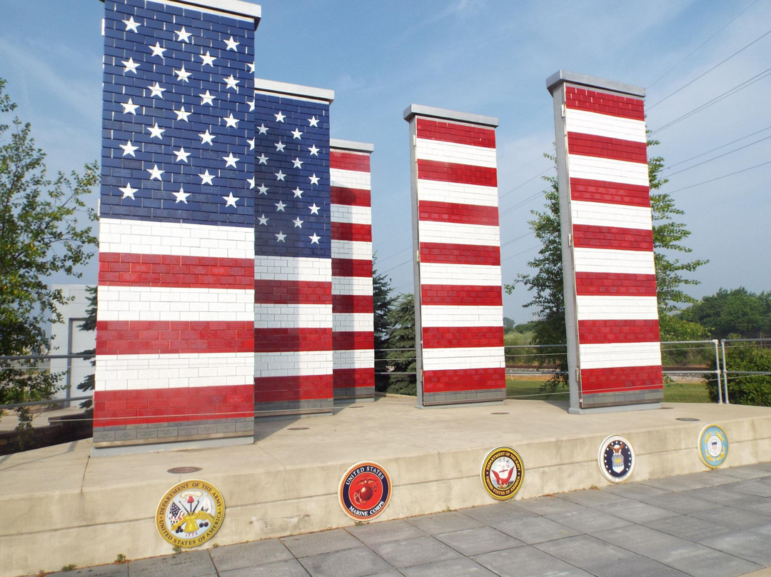 Veterans Freedom Flag Monument景点图片