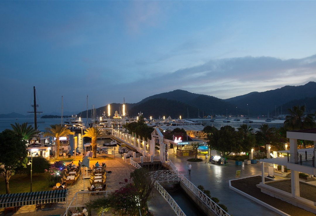 Dedeminn Marina Hotel